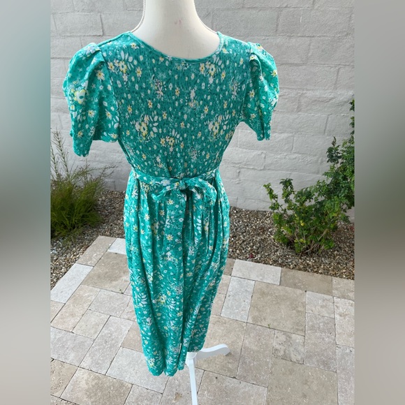 Retro smocked puff sleeve floral midi dress - Picture 6 of 7